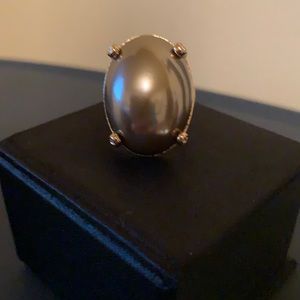 Large silver gray pearl ring sz 7 heavy..well made